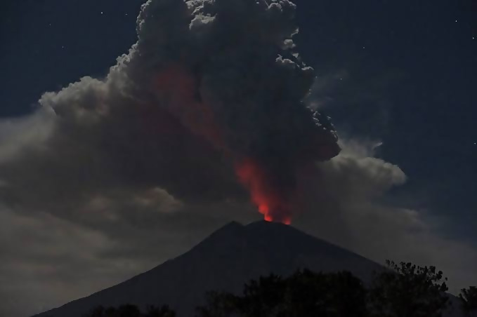 Ministry Monitoring Bali Airport after Volcanic Eruption – Indonesia Expat